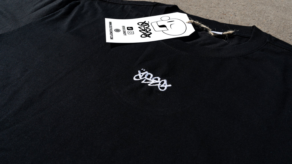 Essential 02 negra