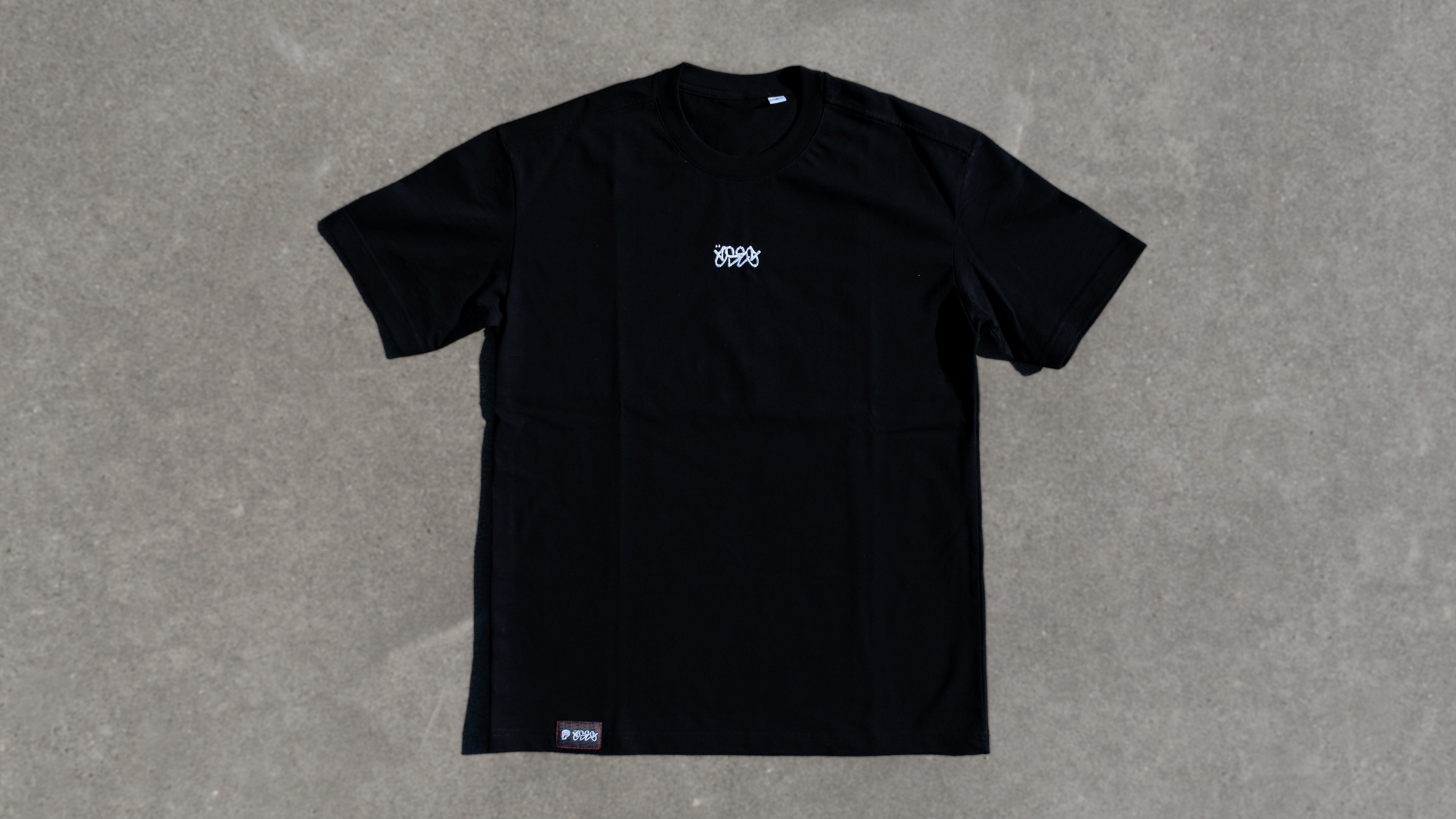 Essential 02 negra